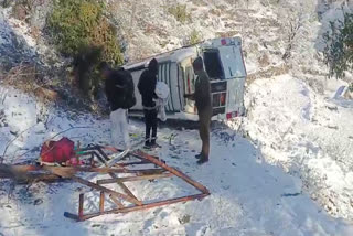 Tempo Traveller Slipped on Snow in Rudraprayag