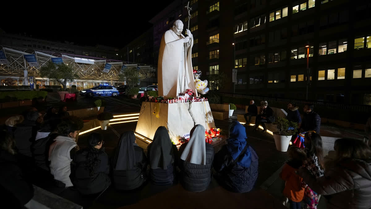 People pray for Pope Francis in front of the Agostino Gemelli Polyclinic, in Rome, Sunday, Feb. 23, 2025, where the Pontiff is hospitalized since Friday, Feb. 14.