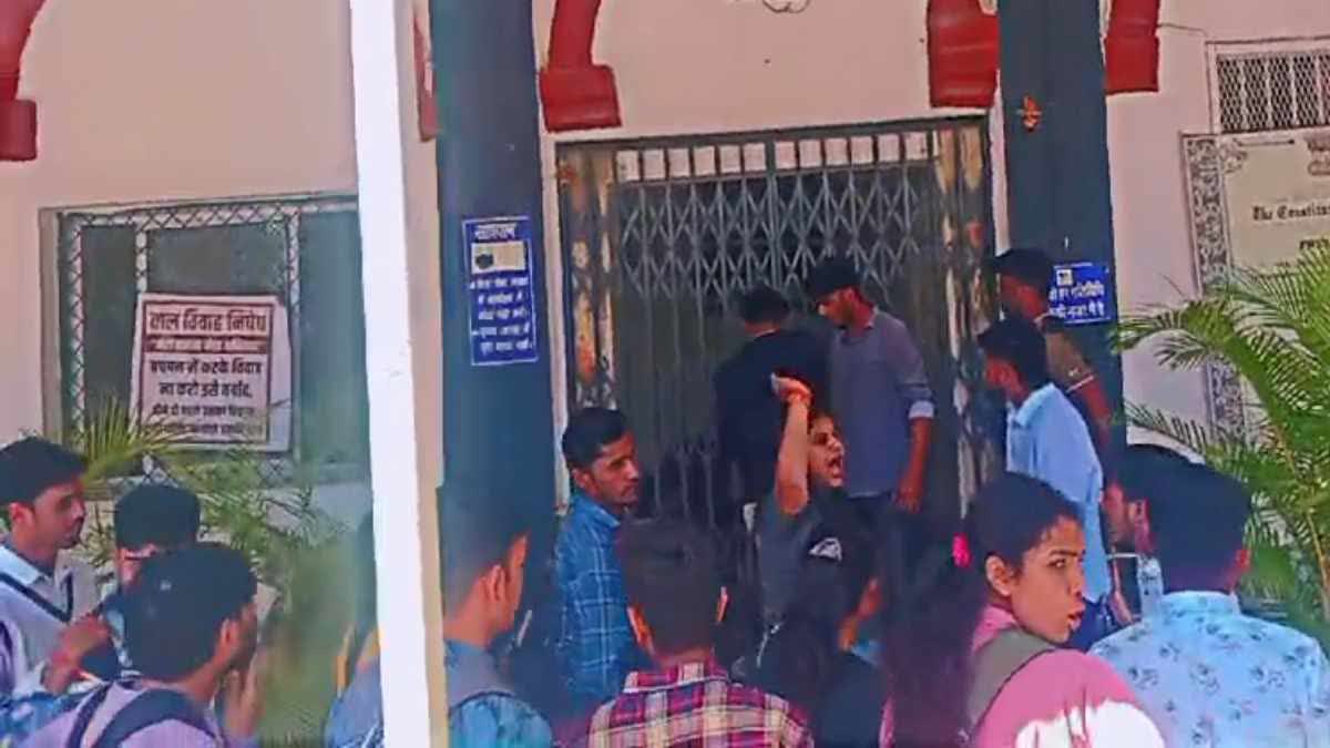 INDORE HELD PROFESSORS HOSTAGE