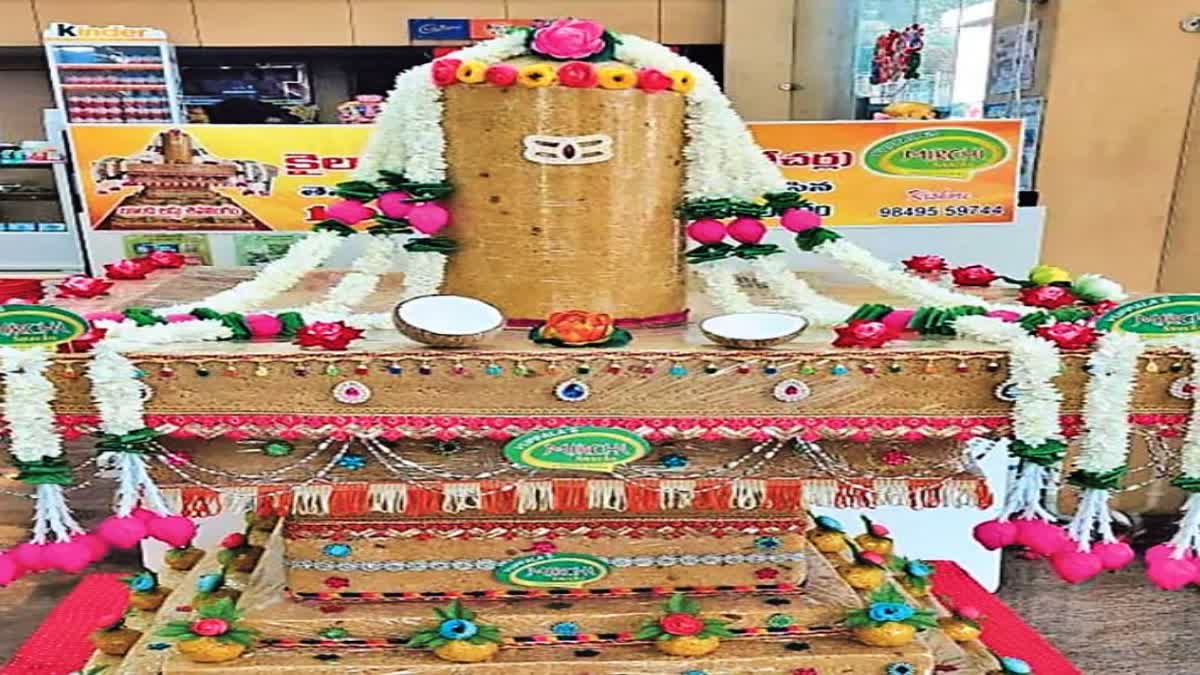 1008 KG BUNDI SHIVALINGAM  BUNDI SHIVA LINGAM IN GUNTUR  SHIVA LINGAM WITH 1008 KG OF BUNDI  SHIVARATRI BUNDI SHIVALINGAM