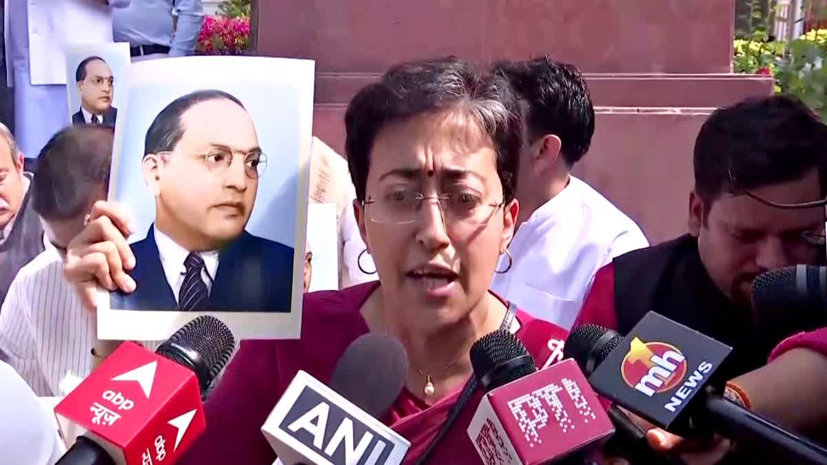 Atishi and other AAP MLAs Protest in Delhi Assembly