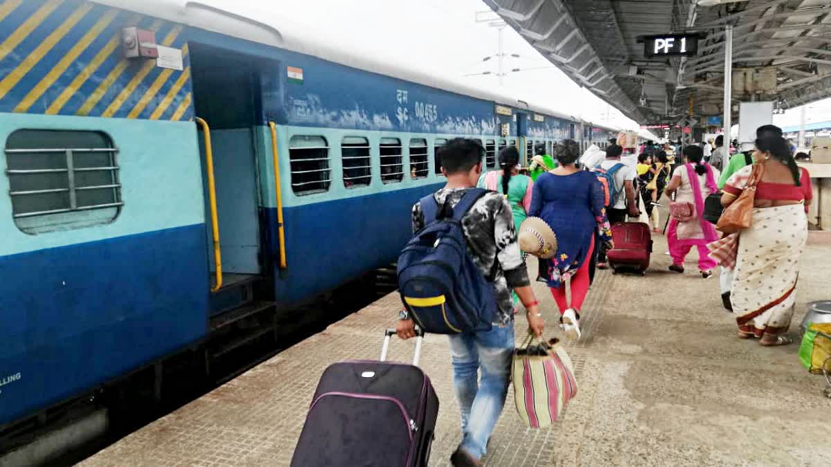 Indian Railways several trains cancelled going to bihar Jharkhand Odisha West bengal