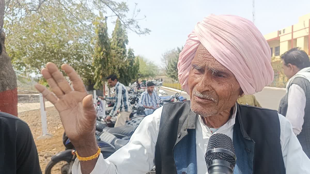 ELDERLY MAN DEAD ON PAPER