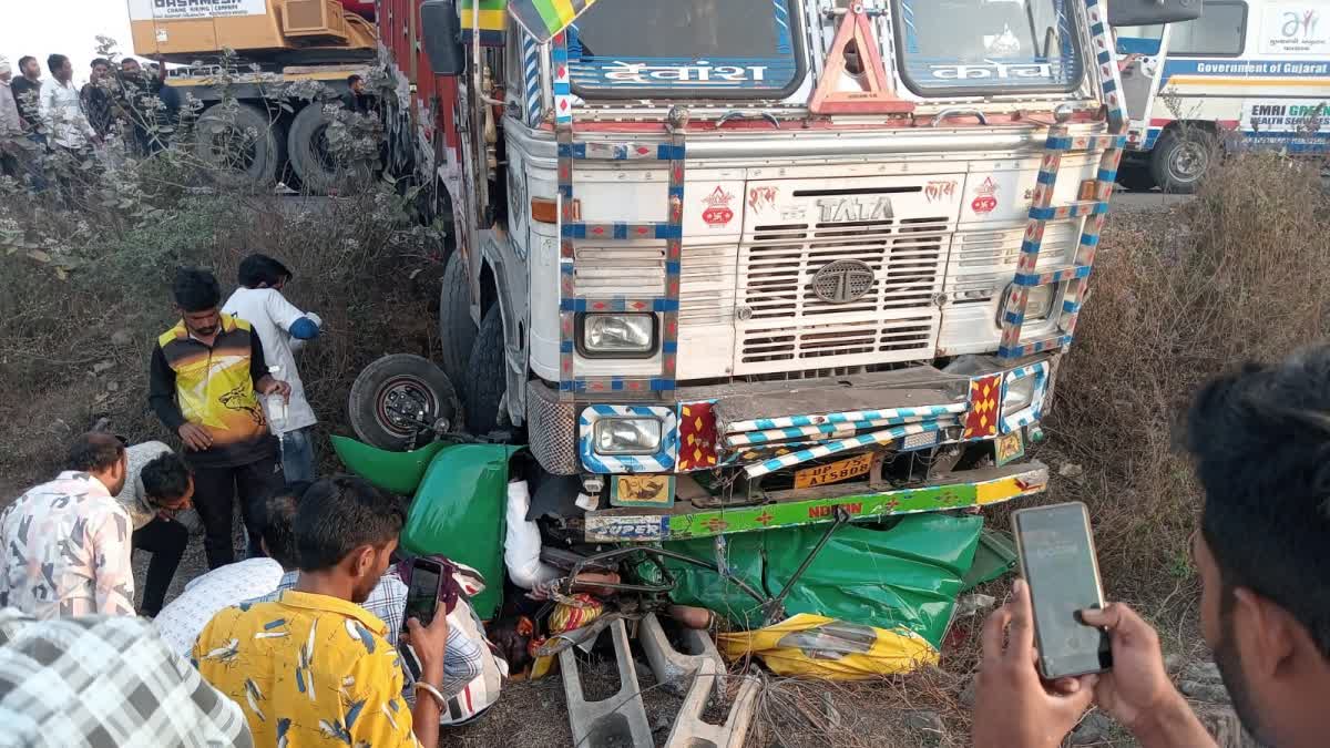 six people killed in accident as truck collided with autorickshaw in Rajkot Gujarat