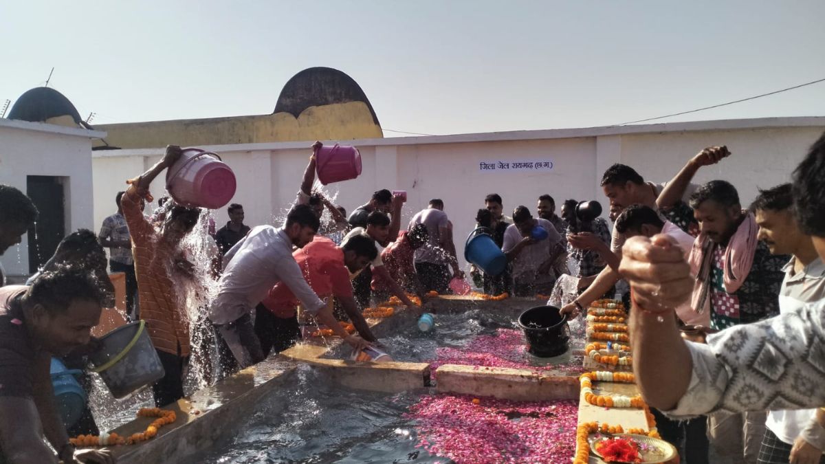 The inmates chanted  Har Har Gange before taking bath.