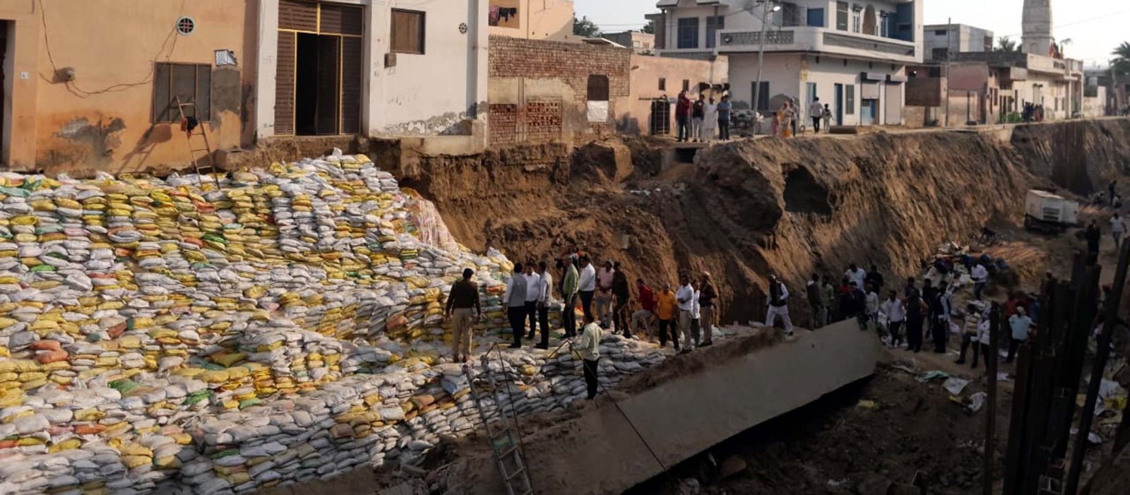 sinking of soil of underpass