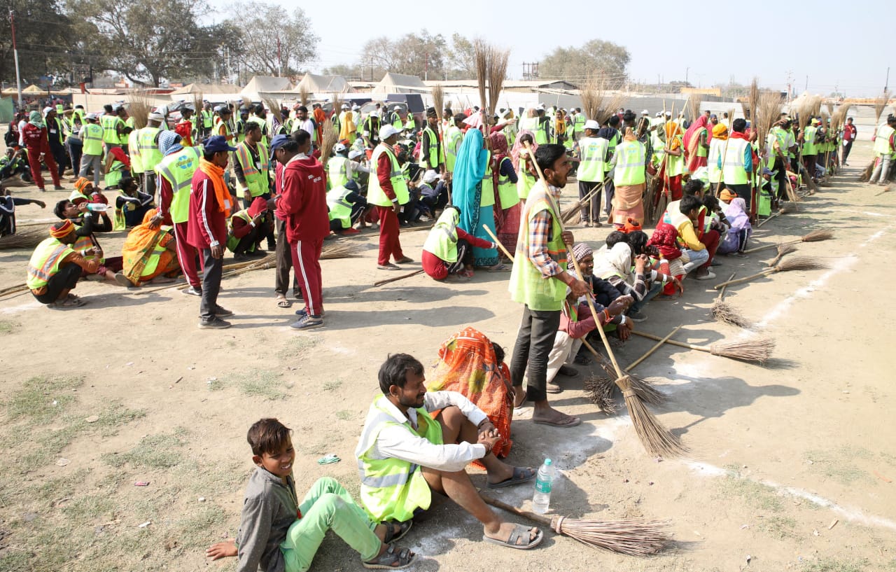 Maha Kumbh: 15,000 Workers Conduct Synchronised Cleanliness Drive, Eye World Record