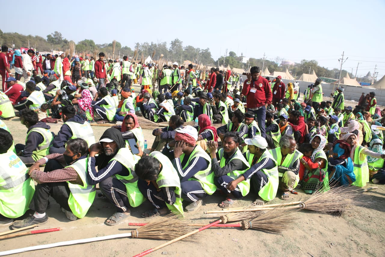 Maha Kumbh: 15,000 Workers Conduct Synchronised Cleanliness Drive, Eye World Record