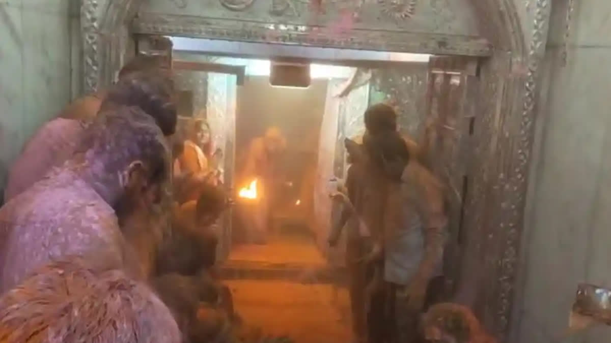 Fire broke out in the sanctum sanctorum during Bhasma Aarti in Mahakal temple of Ujjain
