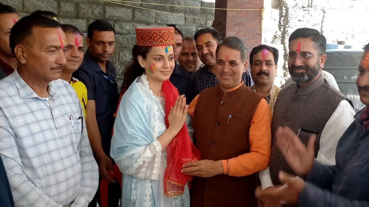 Kangana Ranaut Reaches Mandi