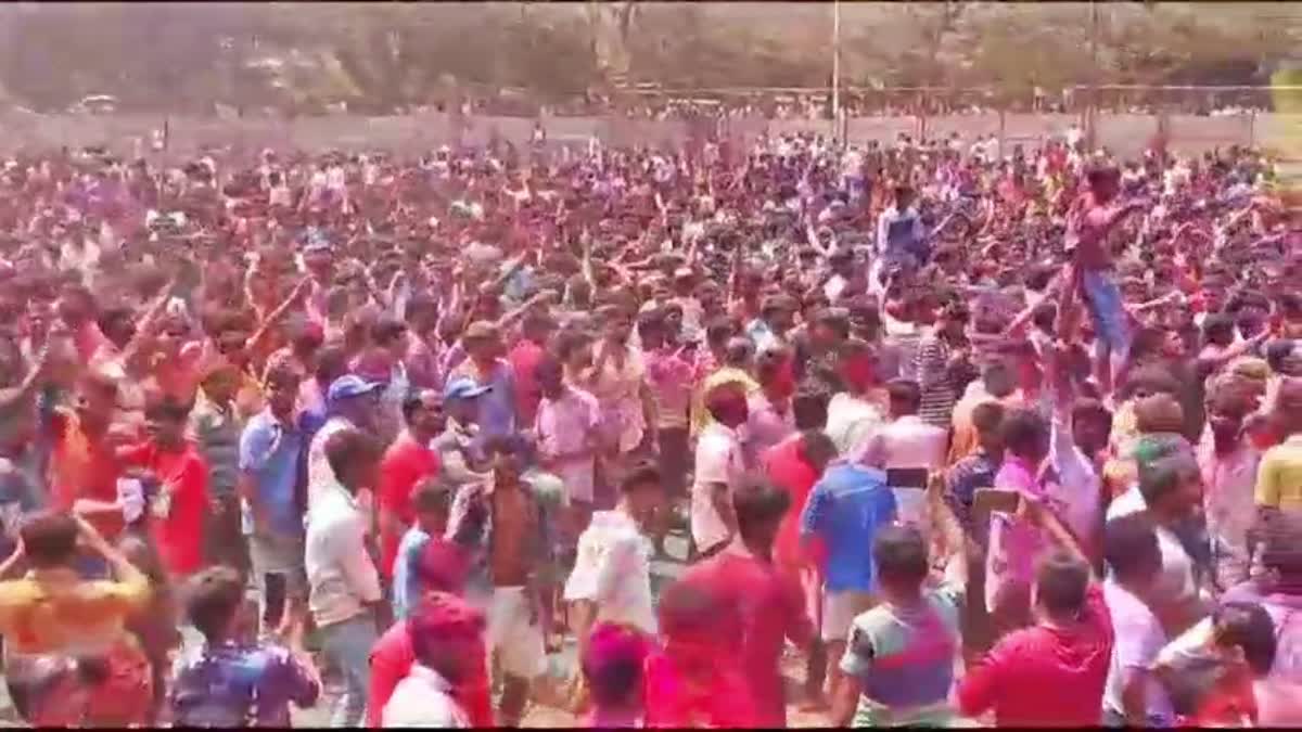 youths-danced-in-colorful-holi-celebration-in-belagavi