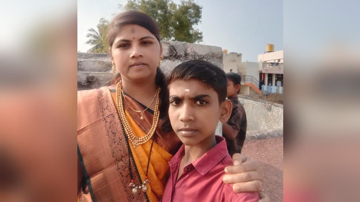 mother-wrote-sslc-exams-with-her-son-in-yadagiri