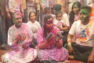 Palamu and Latehar SP played Holi with police personnel