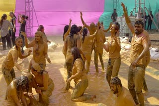 Holi with Multani Mitti in Surat