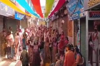 Domestic and foreign tourists enjoyed Holi in Sirohi