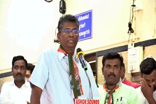 Satish Jarakiholi spoke at a meeting of Congress workers.