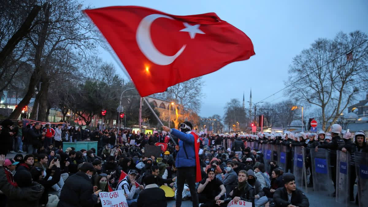 Istanbul Mayor Ekrem Imamoglu's arrest on corruption charges sparks protests across Turkey, with opposition leader Ozel condemning the government's actions.
