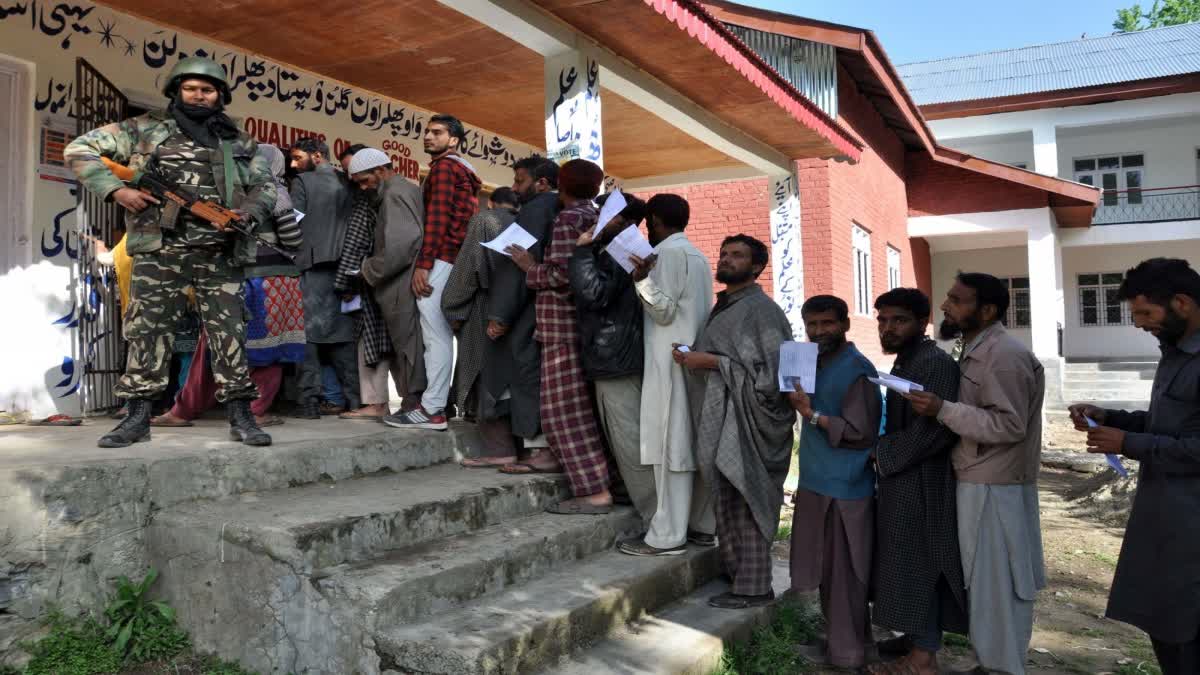 Jammu 5 parliamentary constituencies voting phase two polls (photo ians)