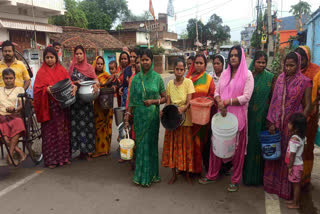 Women protest for water