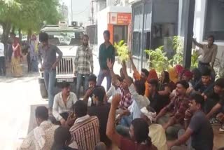 Family Protest at hospital Bhilwara