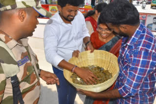 Female candidate came to file nomination with coins, officers lost their sweat while counting them
