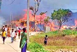 3 बच्चों की मौत, 50 घर जलकर राख