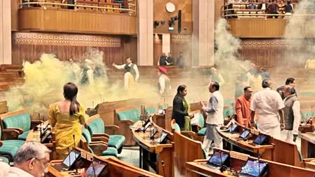 PARLIAMENT SECURITY BREACH  പാർലമെന്‍റ് സുരക്ഷാ വീഴ്‌ച  ഡൽഹി പൊലീസ്  SMOKE SPRAY IN PARLIAMENT