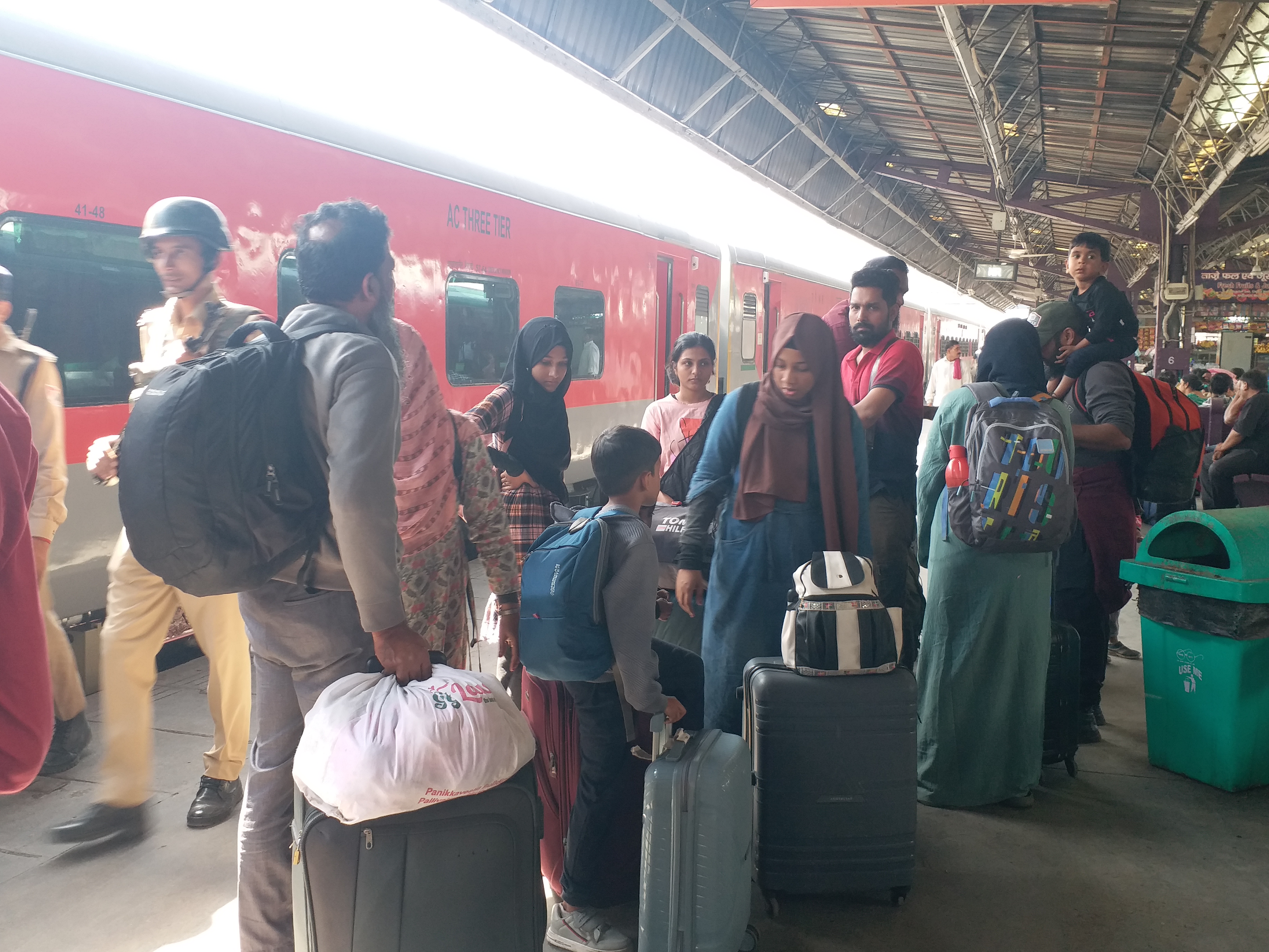 Tourist Returning Back From Kashmir