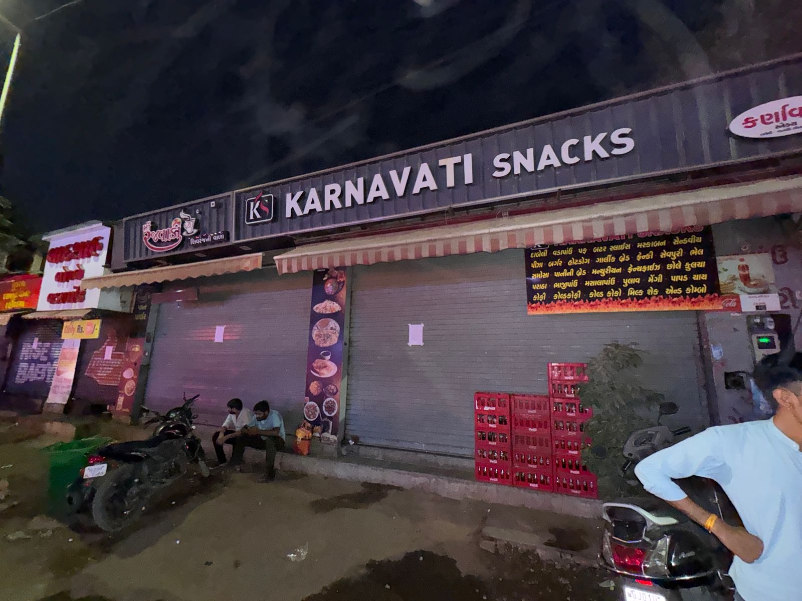 એસ.જી હાઈવે પર 12 દુકાનો સીલ