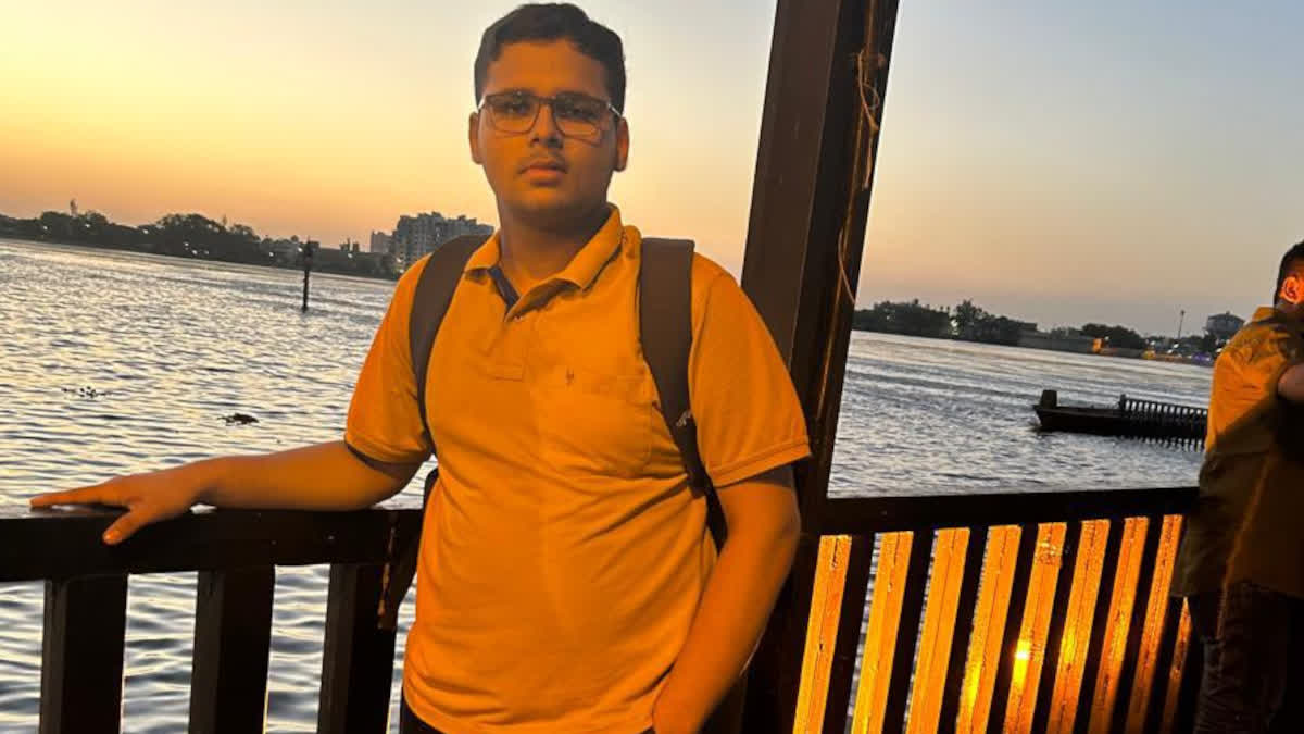 JEE Advanced candidate missing from moving train