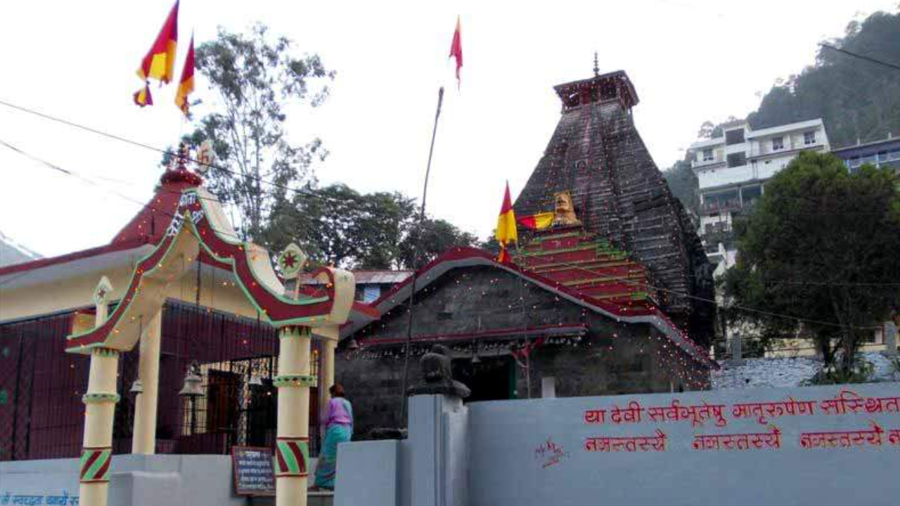 If you are coming on Badrinath Yatra, then visit these mythological temples also, this is their glory.