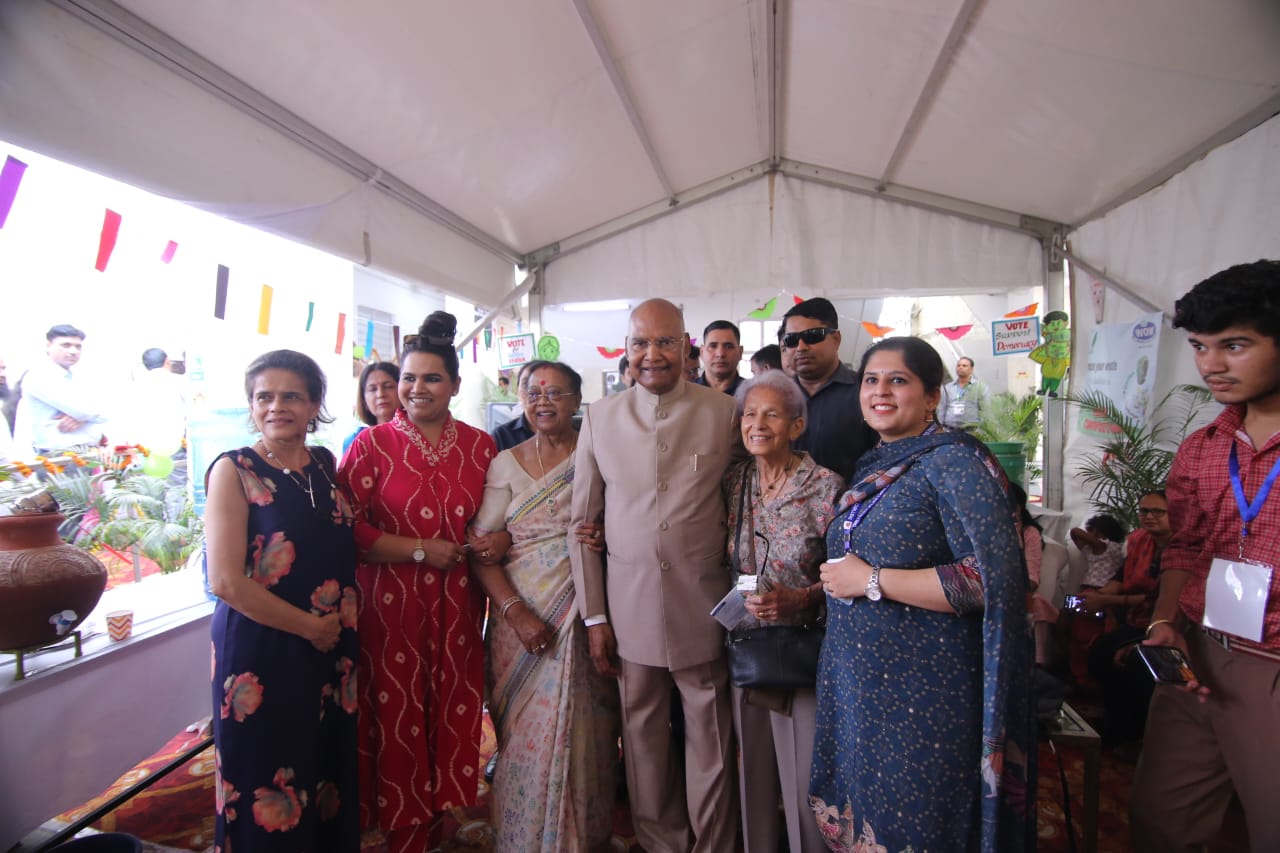पूर्व राष्ट्रपति रामनाथ कोविंद ने परिवार के साथ वोट किया