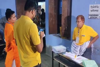 'Lungi'-Clad Presiding Officer Seen In Purulia, BJP Candidate Accuses Him of Influencing Voters