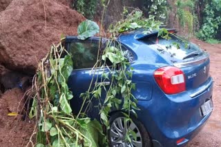 MANOON  KKD CAR INSIDENT  WALL COLLAPSES ON TOP OF CAR  KOZHIKODE RAIN ISSUE