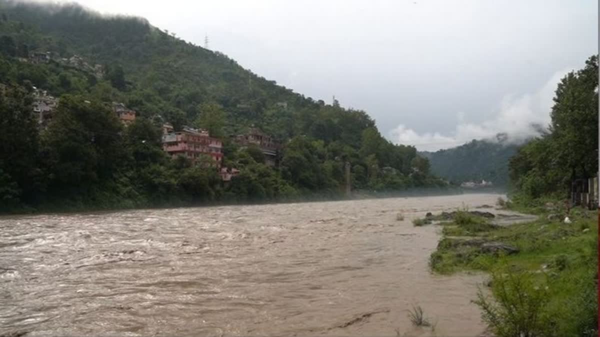 Himachal Pradesh: ପ୍ରବଳ ବର୍ଷା ଜାରି, ରାଜ୍ୟରେ ବିଭିନ୍ନ ସ୍ଥାନରେ ଭୂସ୍ଖଳନ ଓ ବନ୍ୟା ସ୍ଥିତି
