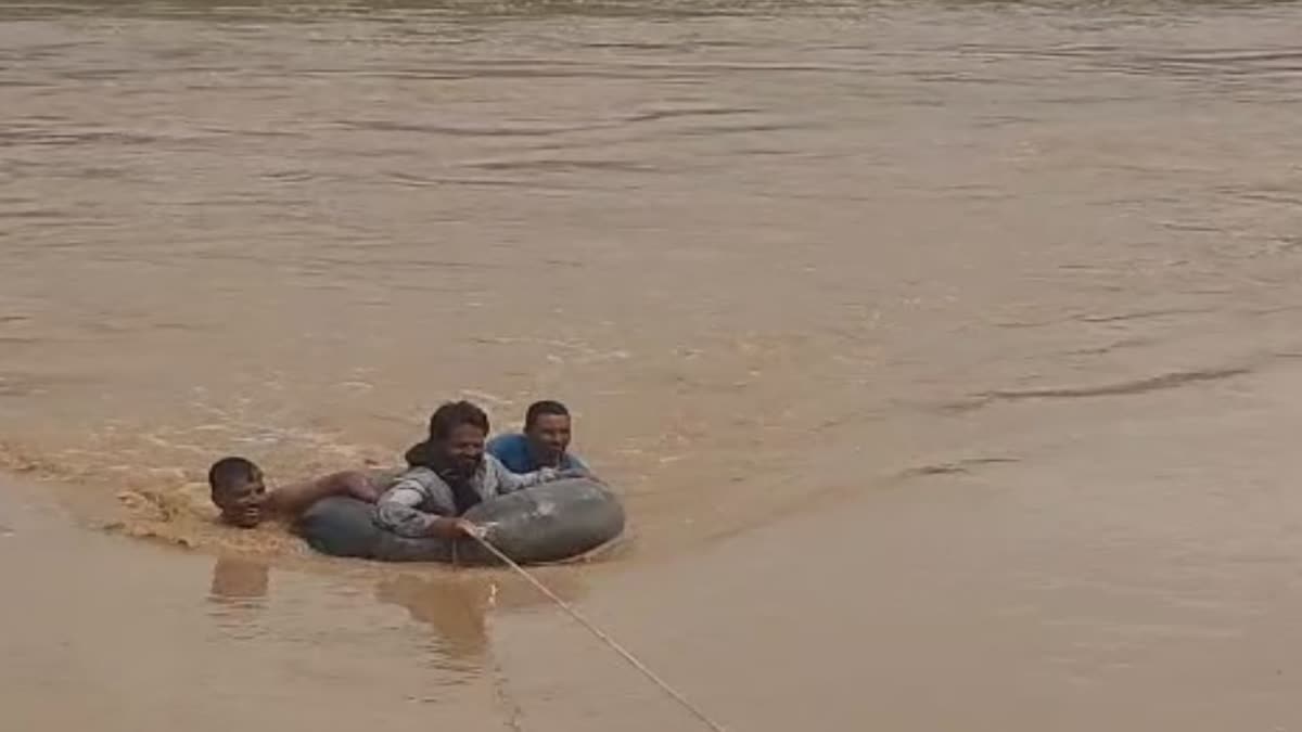 Man trapped in flood rescued At Mandi