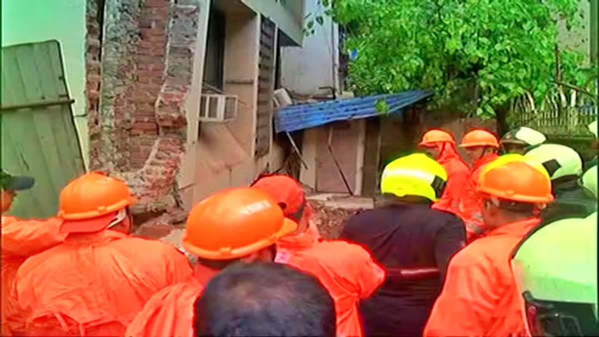 Building Colapse In Mumbai