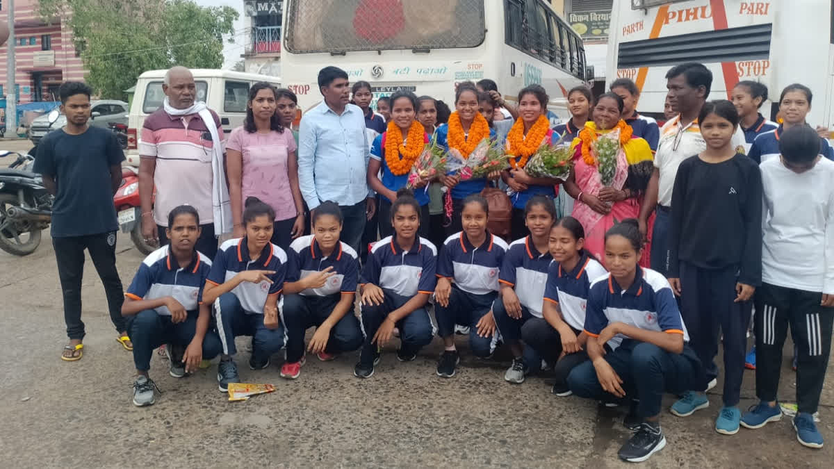 Grand welcome for champion daughters