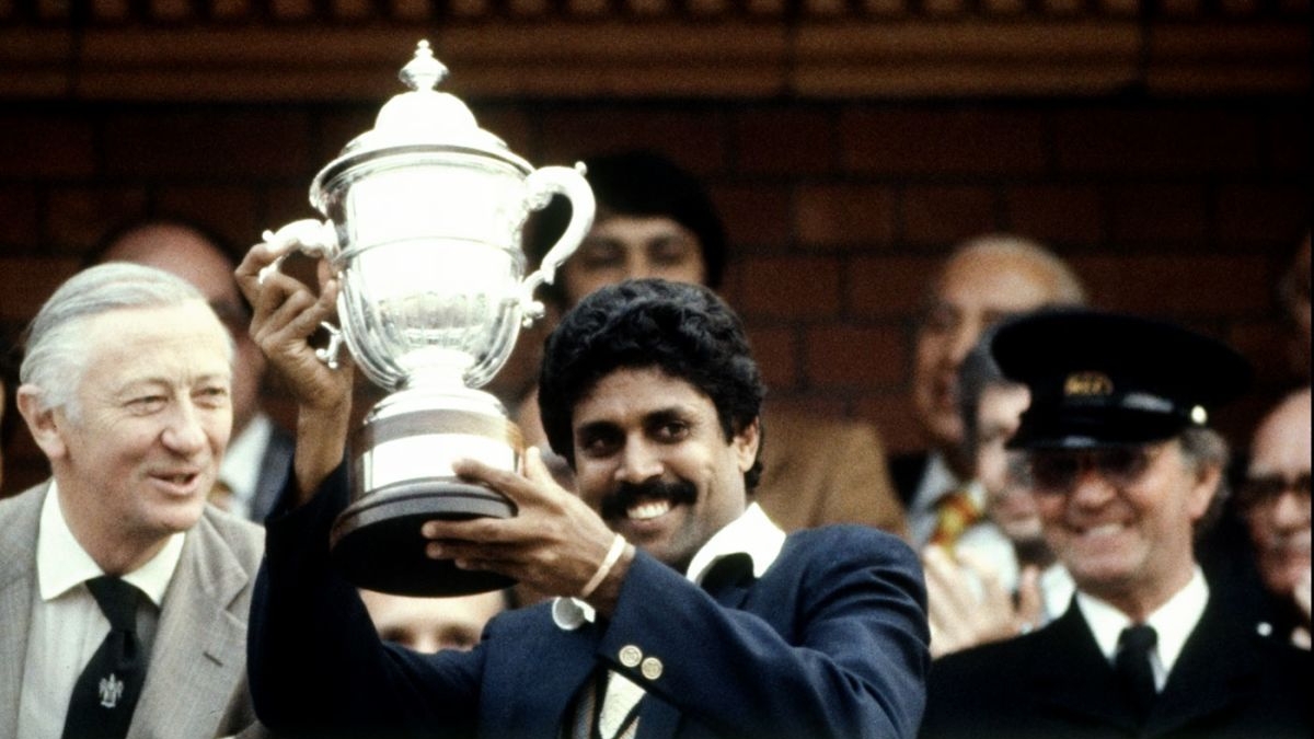 Kapil Dev lifting World Cup 1983 trophy