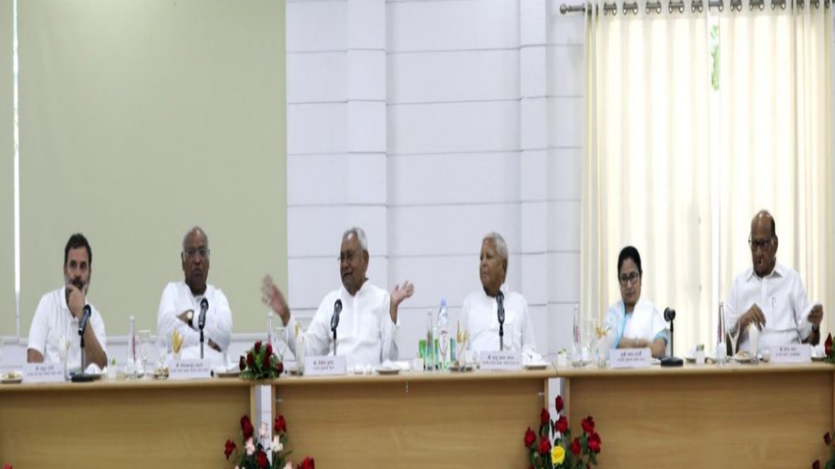 Nitish and Lalu present with Congress leaders