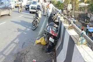 Valdad Accident: મુકુંદબ્રિજ પર અજાણ્યા વાહને ટક્કર મારતા બે આરોગ્ય કર્મીના મોત