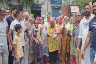 Fed up with water scarcity, people staged a protest against the state government, said Dalits are being pushed