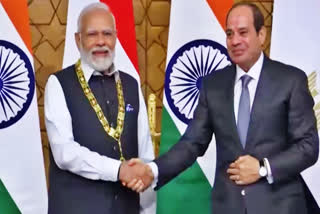 PM Narendra Modi meets Egyptian President El-Sisi; receives Egypt's highest state honour