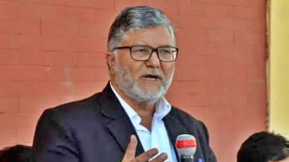 The Jammu and Kashmir Police arrested senior advocate and separatist leader Mian Qayoom in connection with the murder of advocate Babar Qadri.