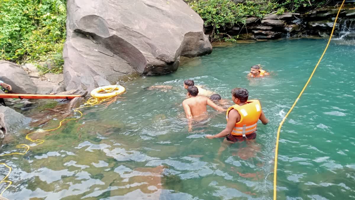 Vidisha water fall Accident