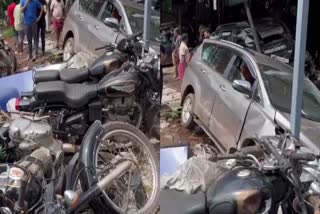 ACCIDENT IN CALICUT  CAR ACCIDENT  കാർ കടയിലേക്ക് ഇടിച്ചു കയറി  മാവൂർ റോഡിൽ കാര്‍ അപകടം