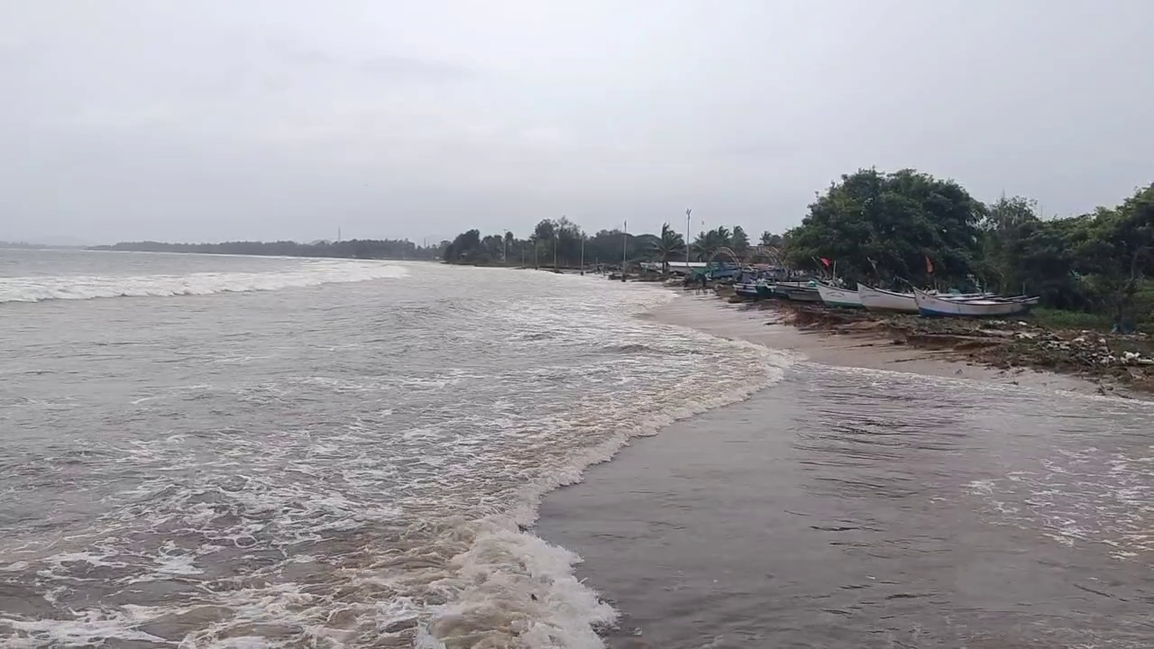 heavy-rain-continues-in-many-parts-of-uttara-kannada