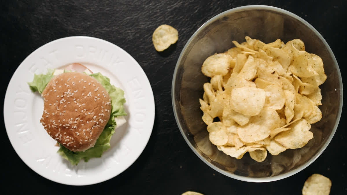 How burgers and chips for lunch can worsen your asthma that afternoon