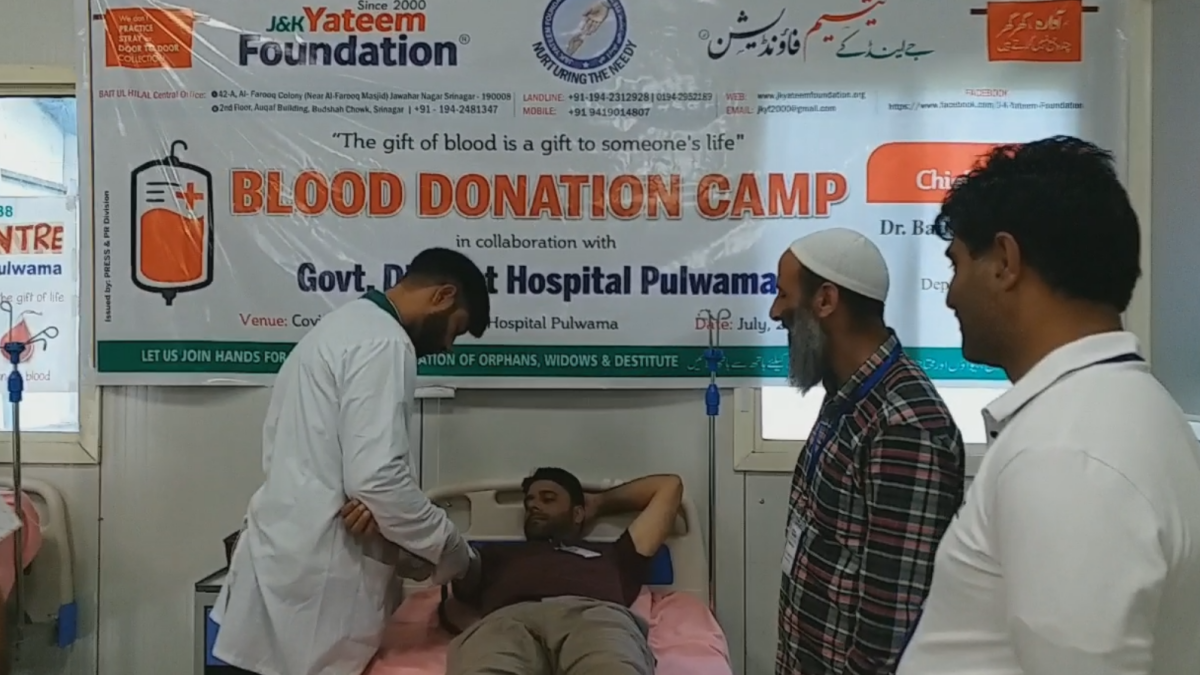 blood-donation-camp-at-pulwama-organised-by-jk-yateem-foundation