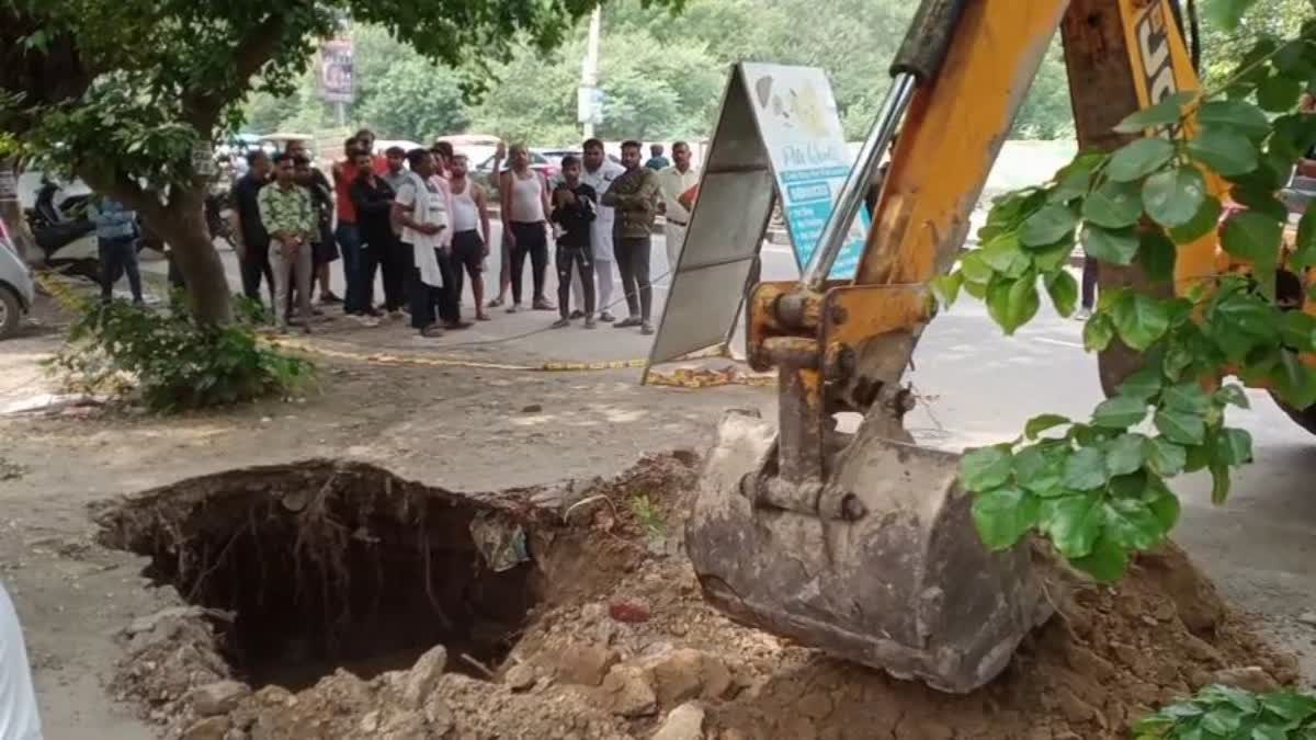 road sunken in rohini sector 24 delhi